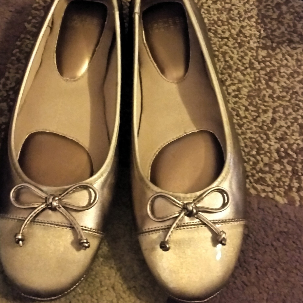 NEW Mootsies Tootsies Golden Round Toe Flats